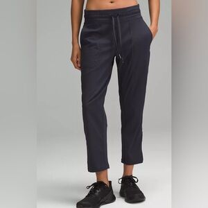 Lululemon Cropped Studio Pants in Size 4